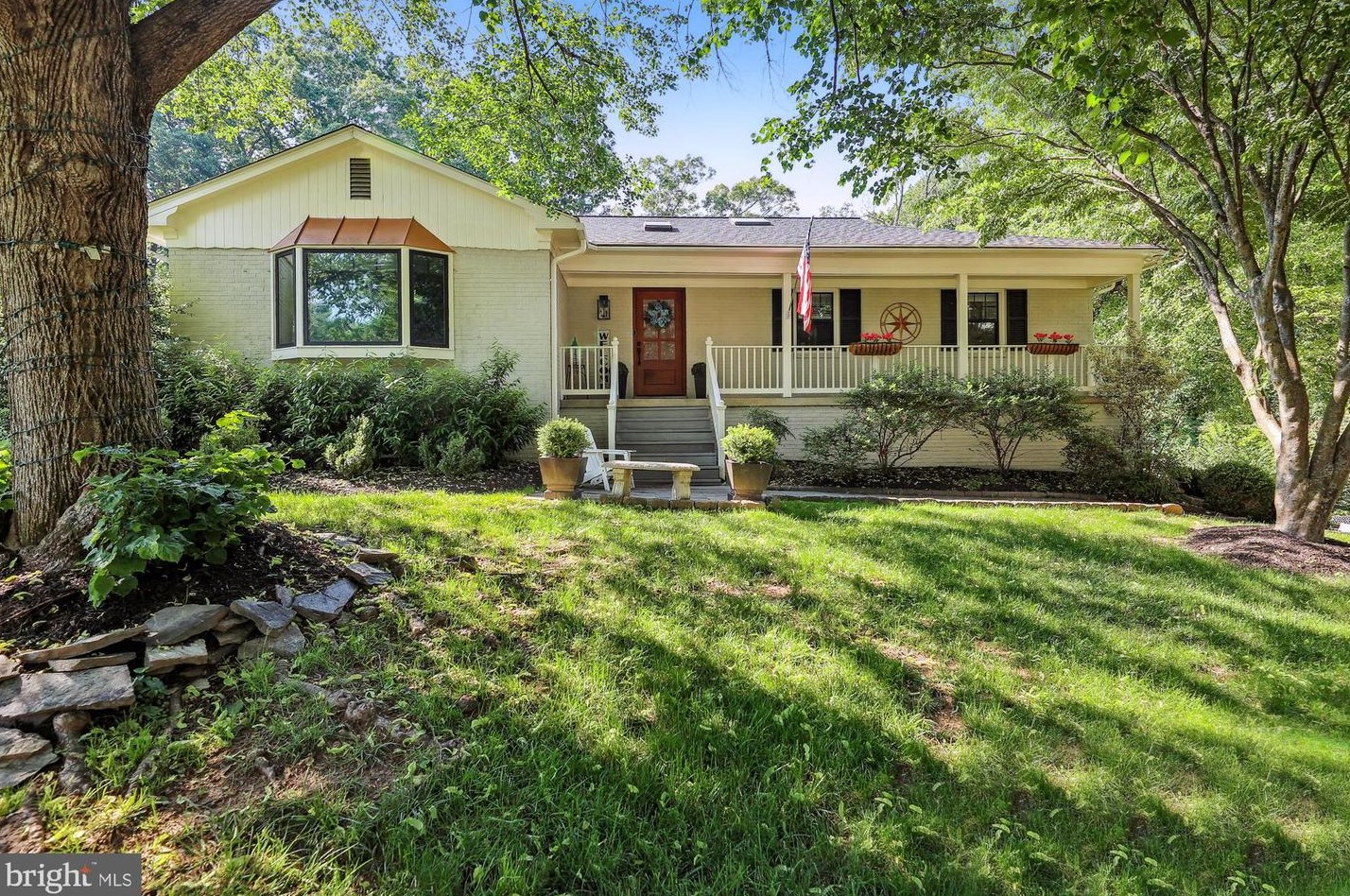 11610 Helmont Dr, Vienna, VA 22124-1219