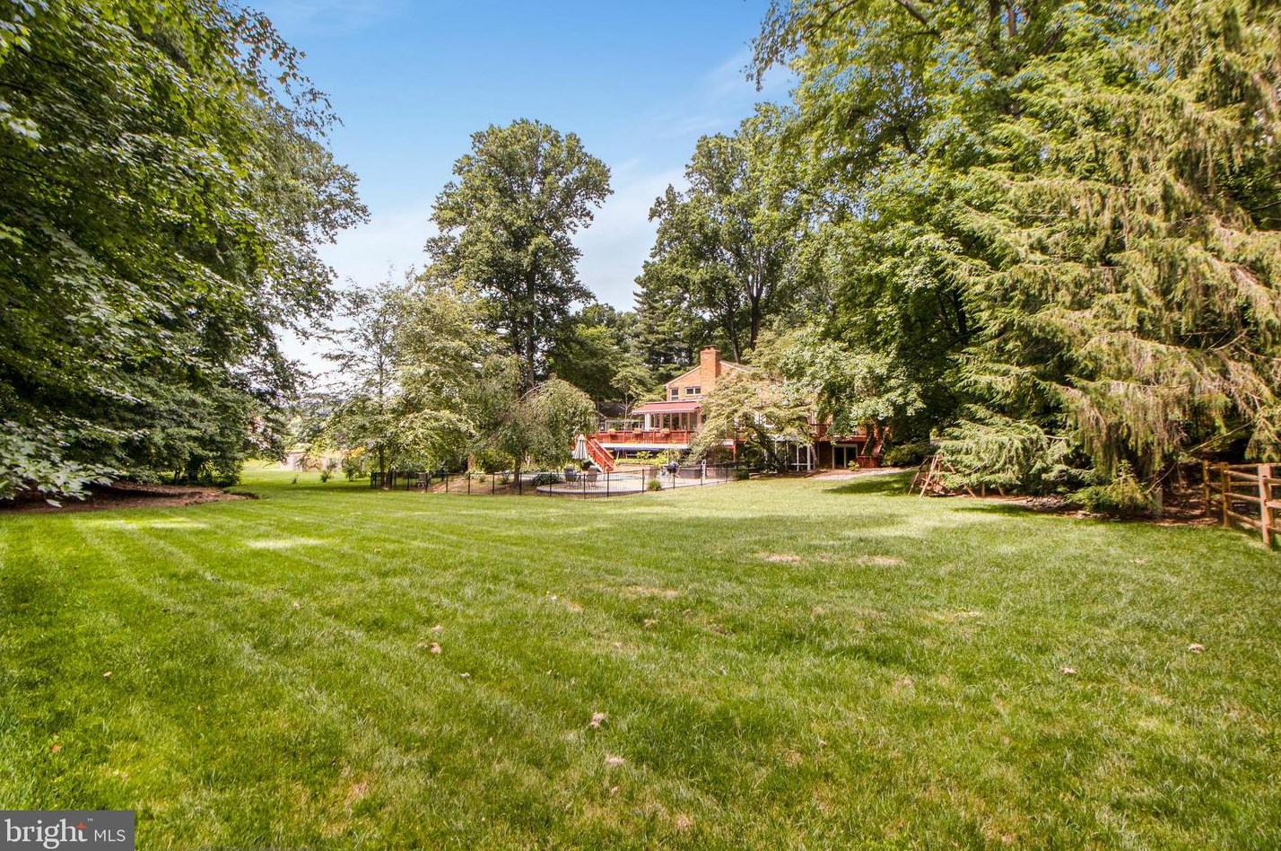 1437 Montague Dr, Vienna, VA 22182-1440