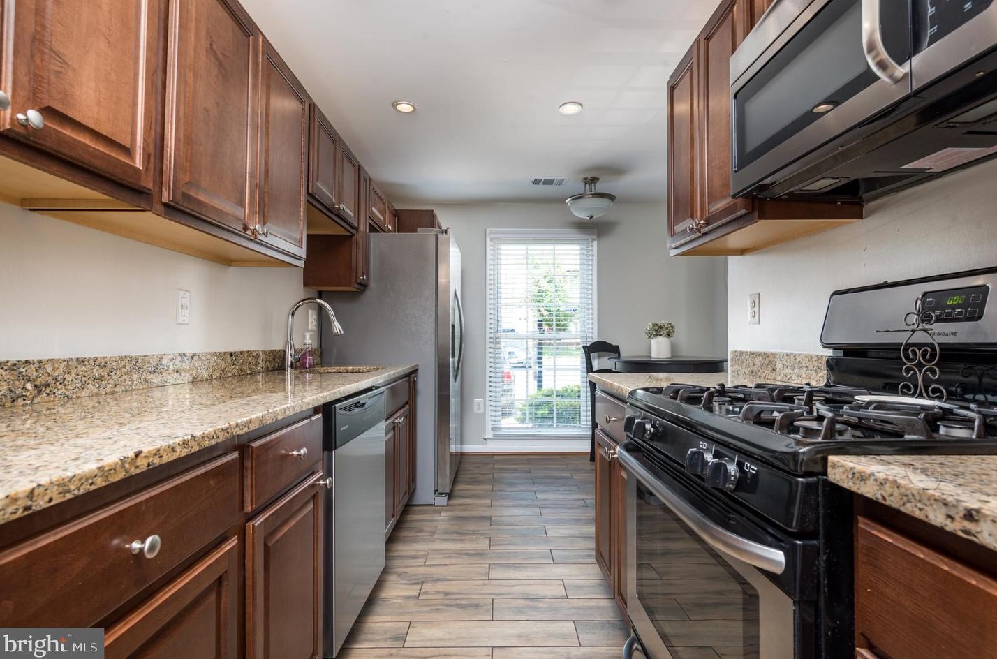 14409 Manassas Gap Ct, Centreville VA 20120-2863 exterior