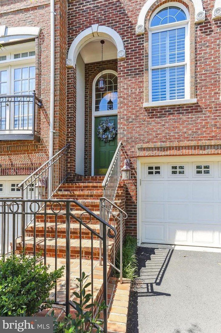 10363 Gershwin Ct, Vienna VA  22124-2547 exterior