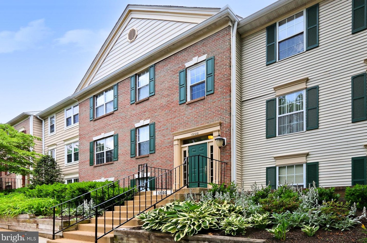 12100 Green Leaf Ct #202, Fairfax, VA 22033
