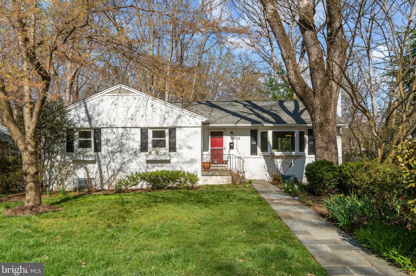 4038 Stuart St, Arlington VA  22207-4708 exterior