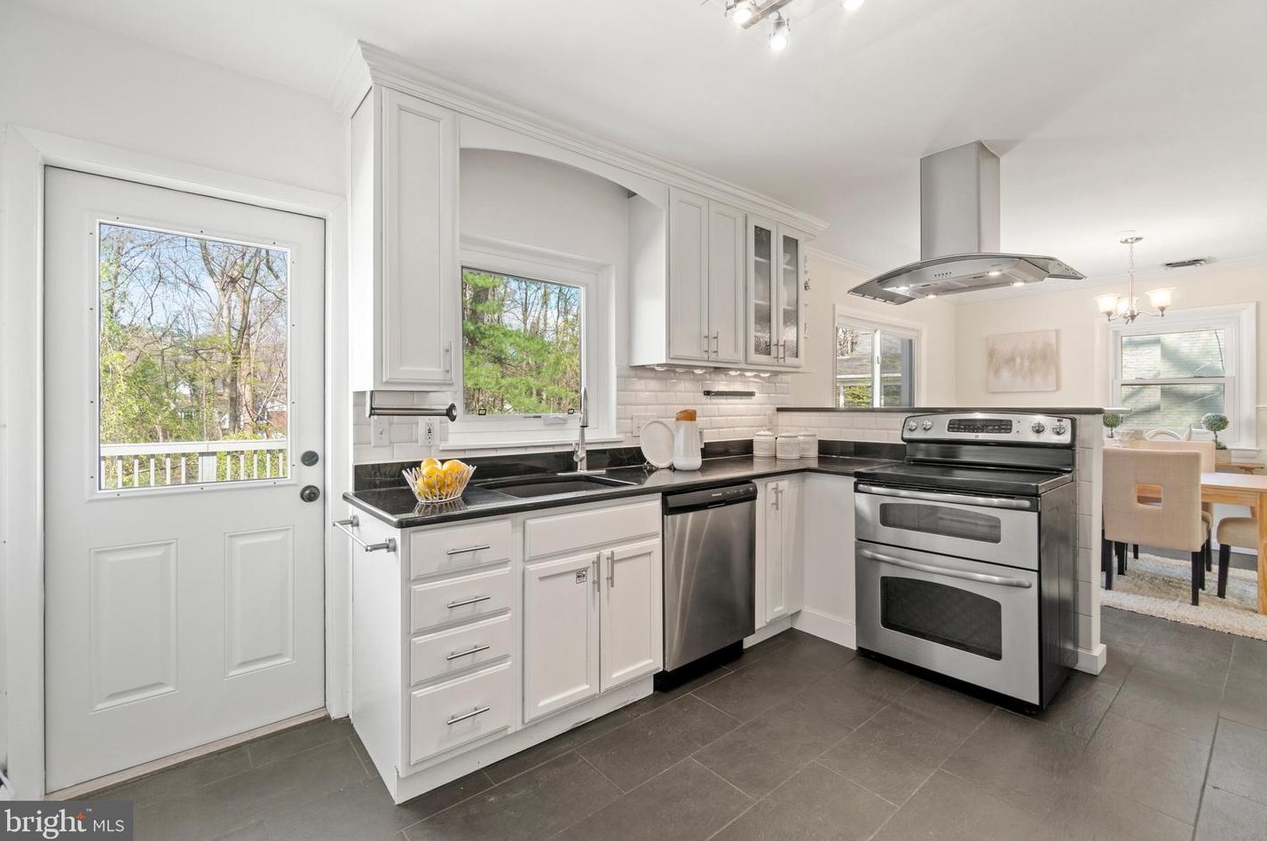 4038 Stuart St, Arlington VA  22207-4708 exterior