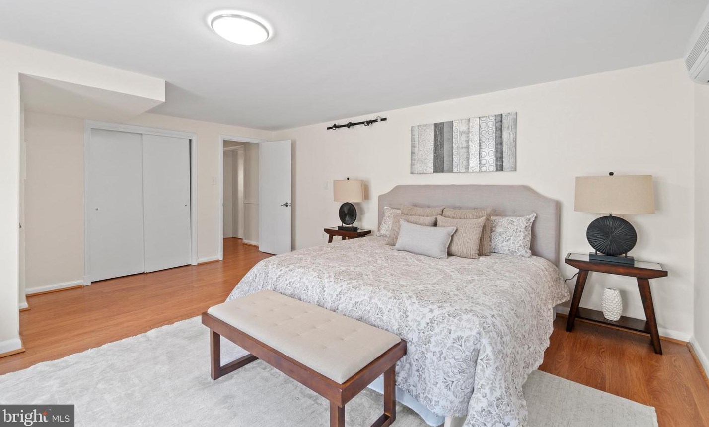 4038 Stuart St, Arlington VA  22207-4708 exterior