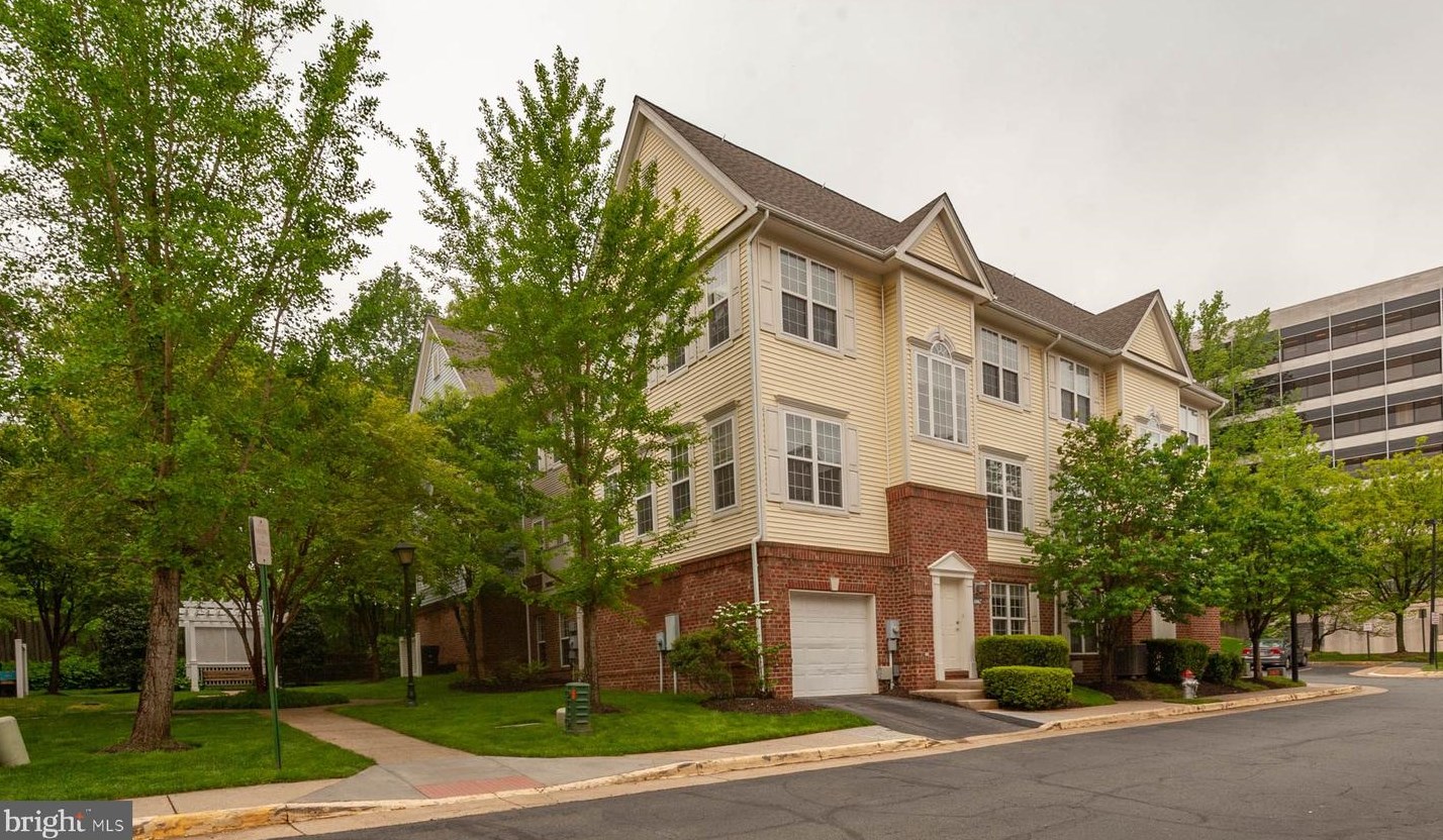 8067 Nicosh Circle Ln #56, Falls Church, VA