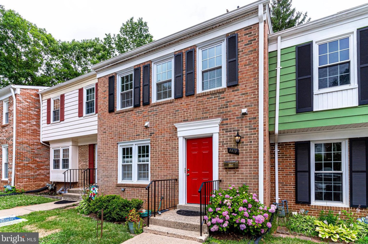 8819 Surveyors Pl, Springfield, VA 22152