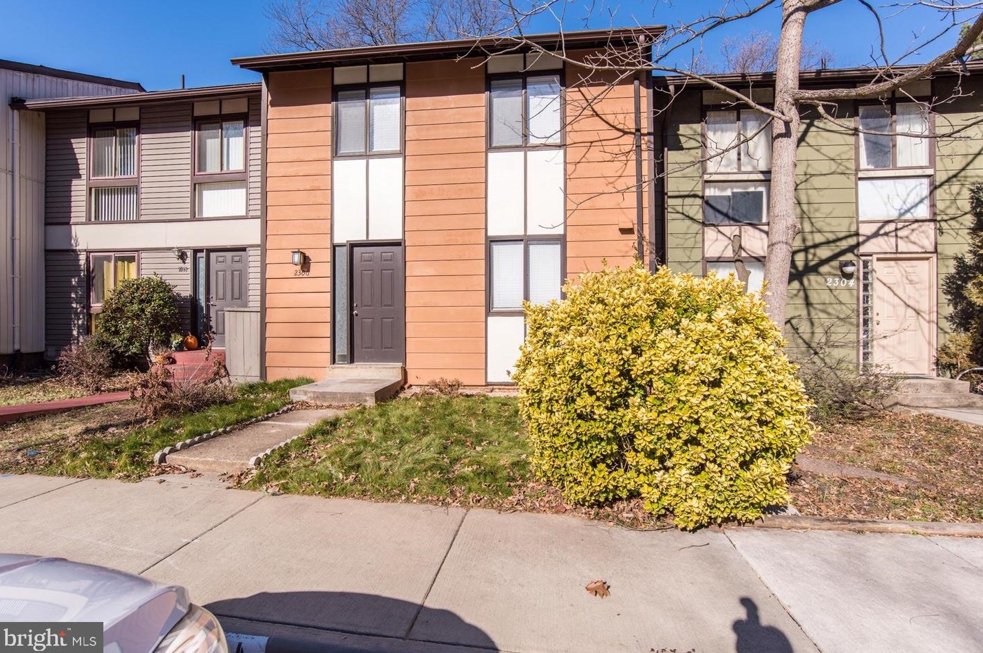 2306 Emerald Heights Ct, Herndon, VA 20191