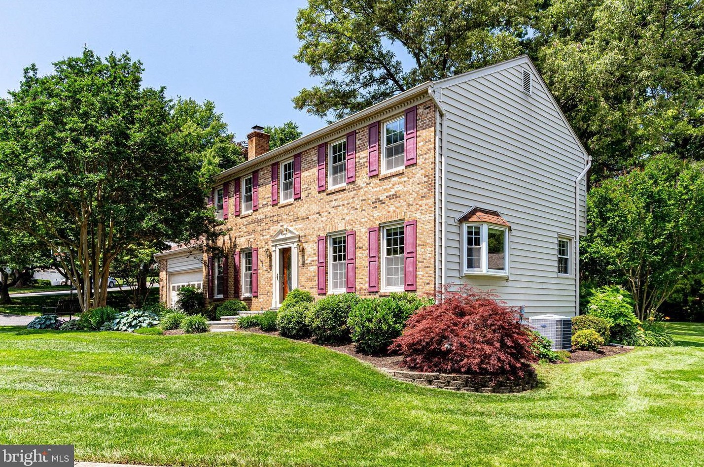 9350 Chestnut Knolls Dr, Fairfax, VA 22032-1203