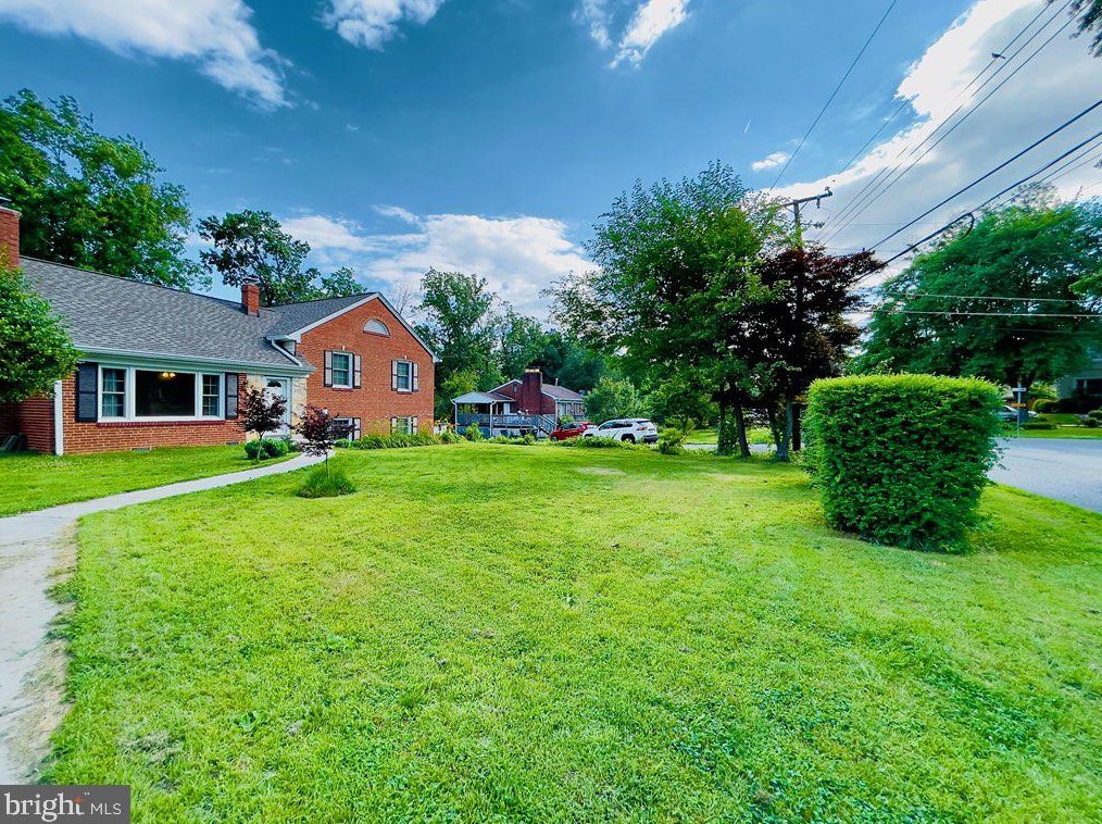 7039 Calamo St, Springfield, VA 22150