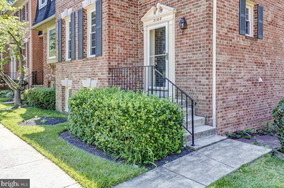 3168 Stratford Ct, Vienna VA  22124-2734 exterior
