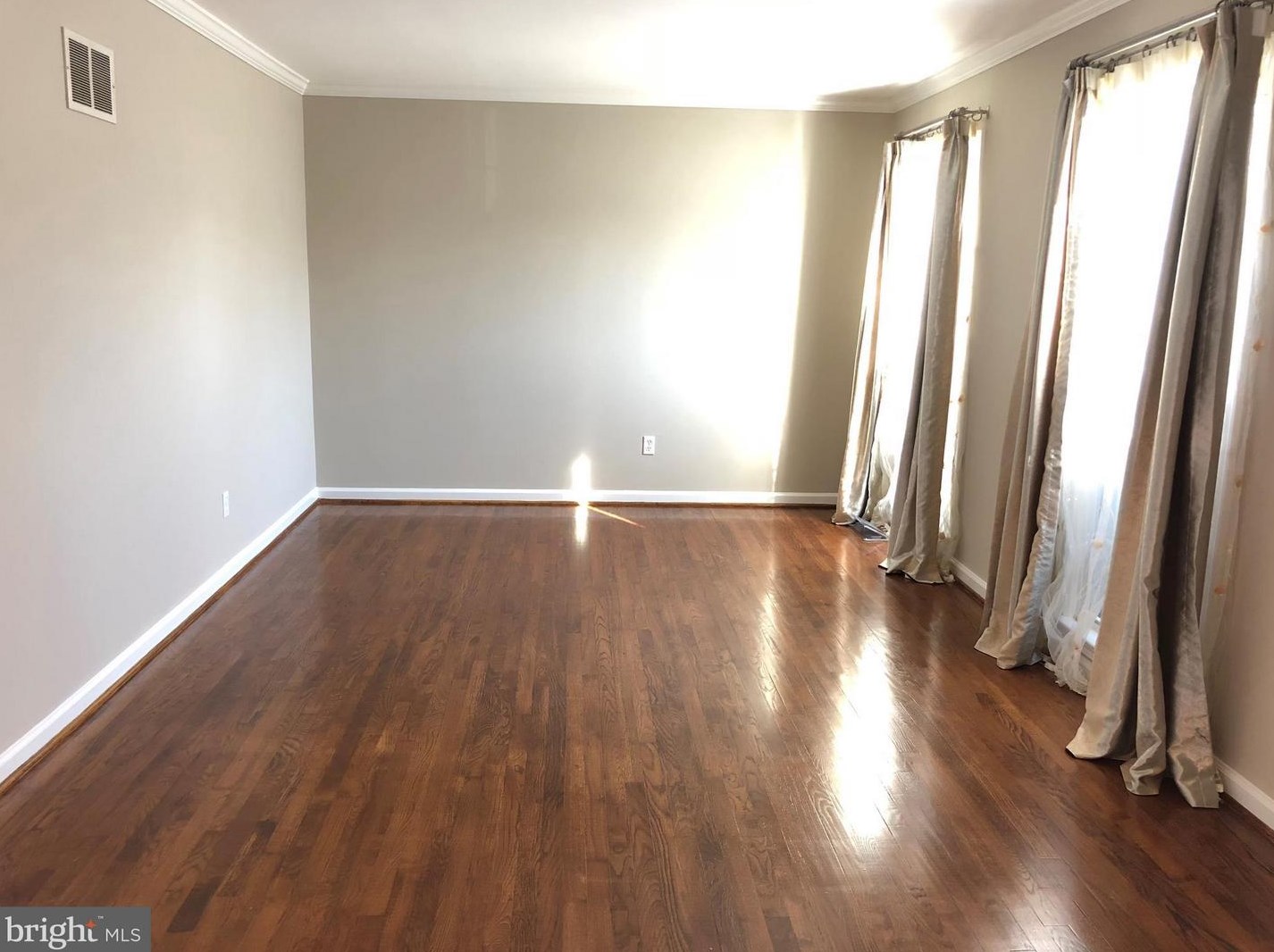 1824 Abbotsford Dr, Vienna VA  22182-3420 exterior