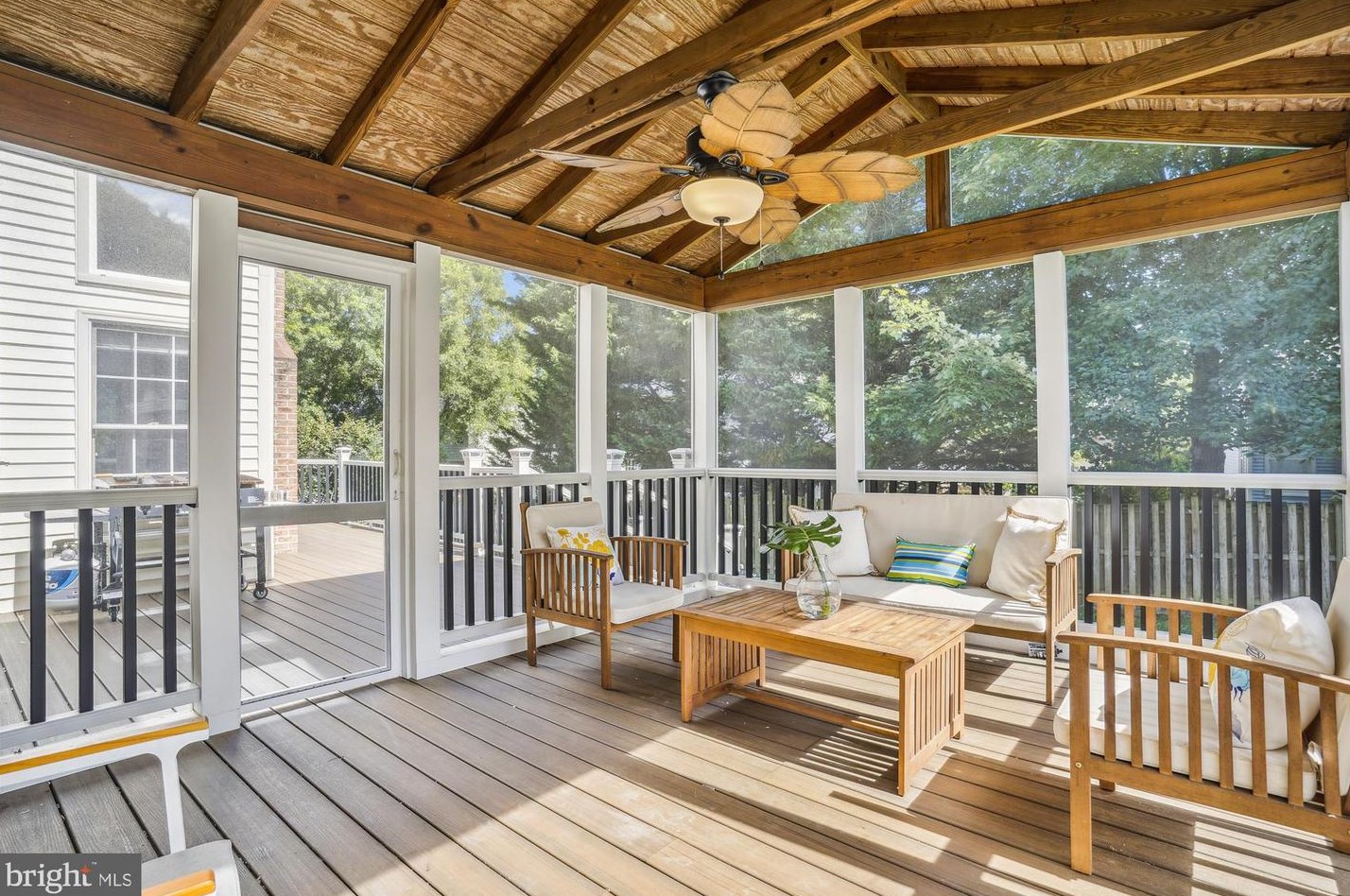 9367 Braymore Cir, Fairfax, VA 22039-3129
