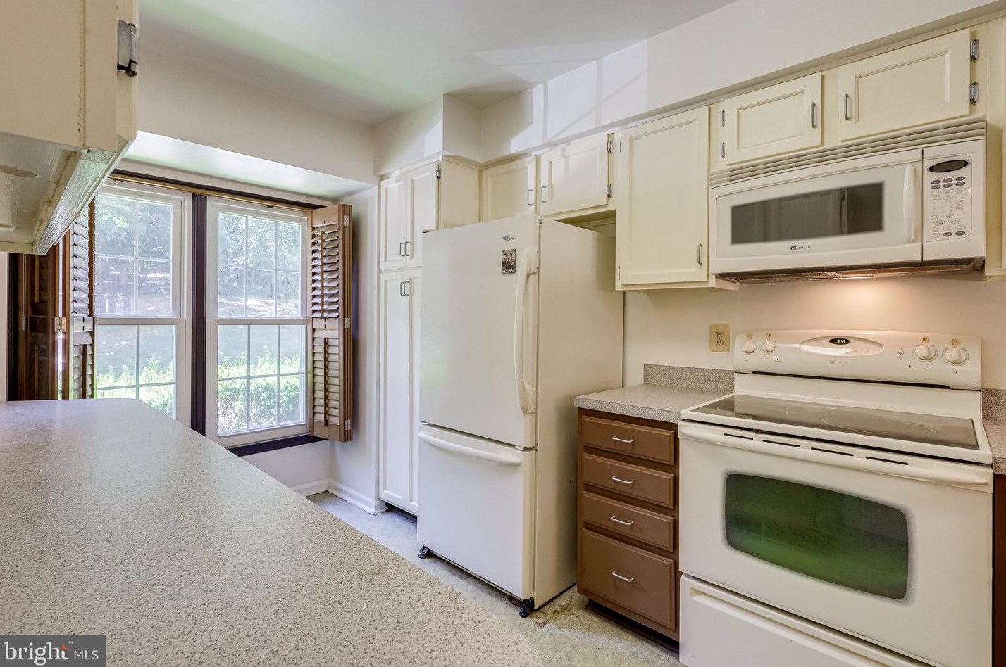 8524 Springfield Oaks Dr, Springfield, VA 22153