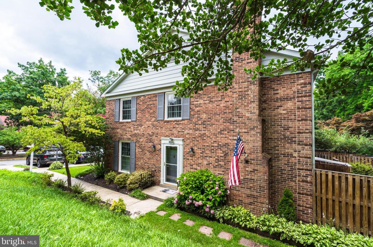 8018 Bethelen Woods Ln, Springfield, VA 22153