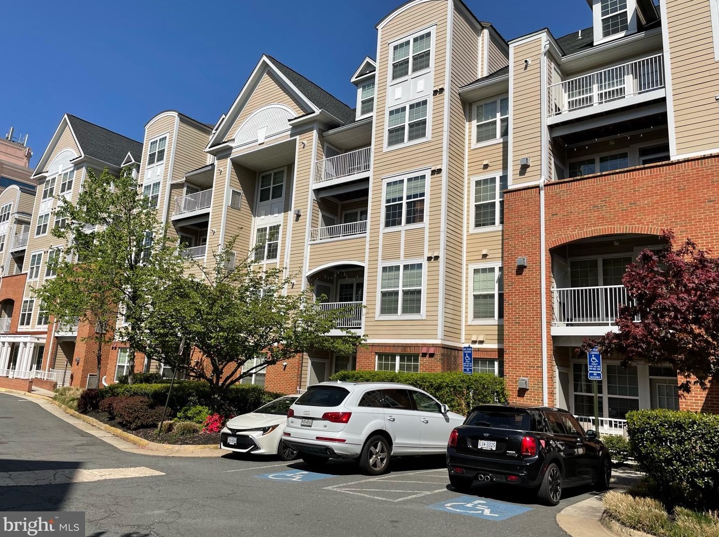 2711 Bellforest Ct Apt 309, Vienna, VA 22180