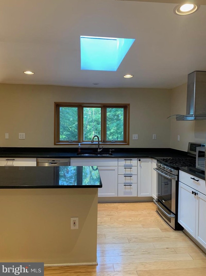8235 Westchester Dr, Vienna, VA 22182