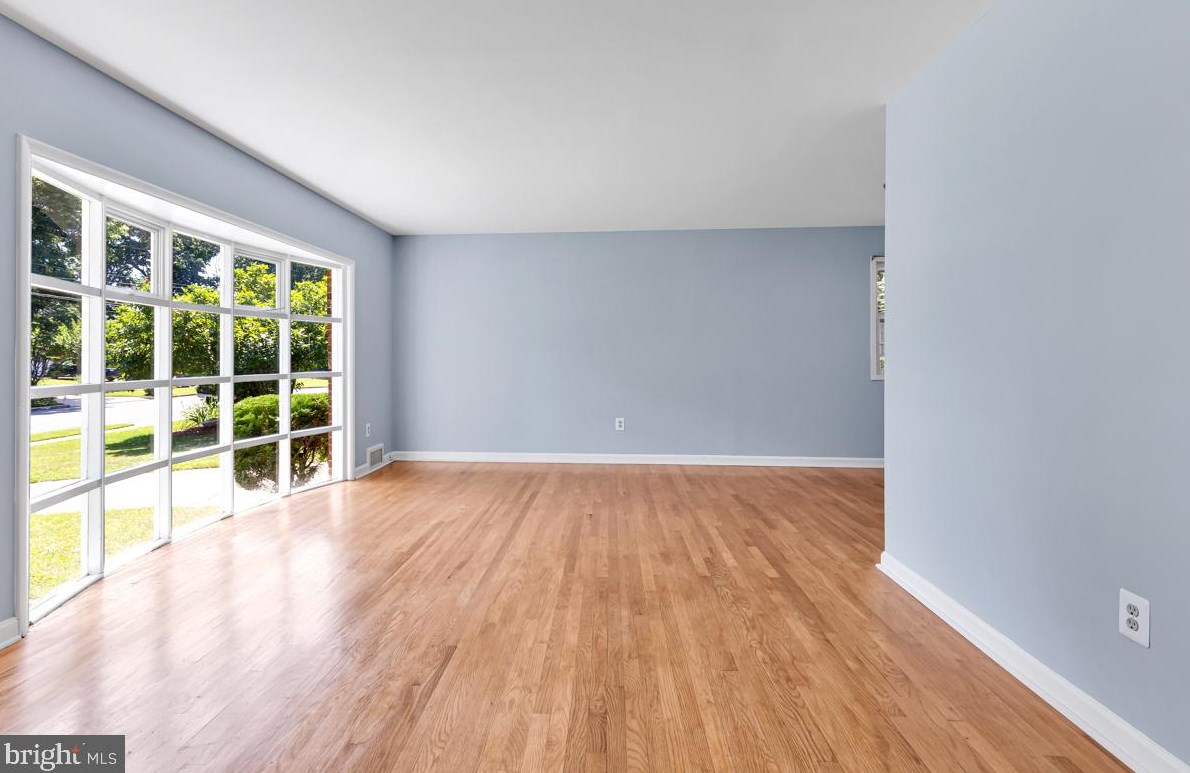6306 Charnwood St, Springfield, VA 22152