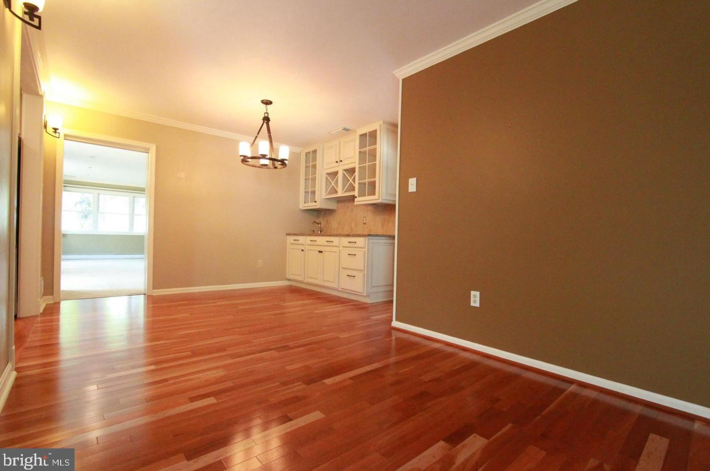 304 Patrick St, Vienna VA  22180-6742 exterior