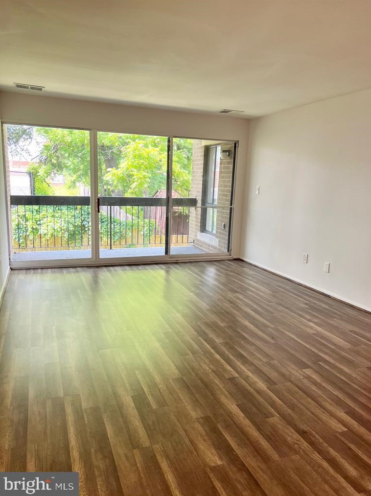 545 Florida Ave Apt 103, Herndon, VA 20170