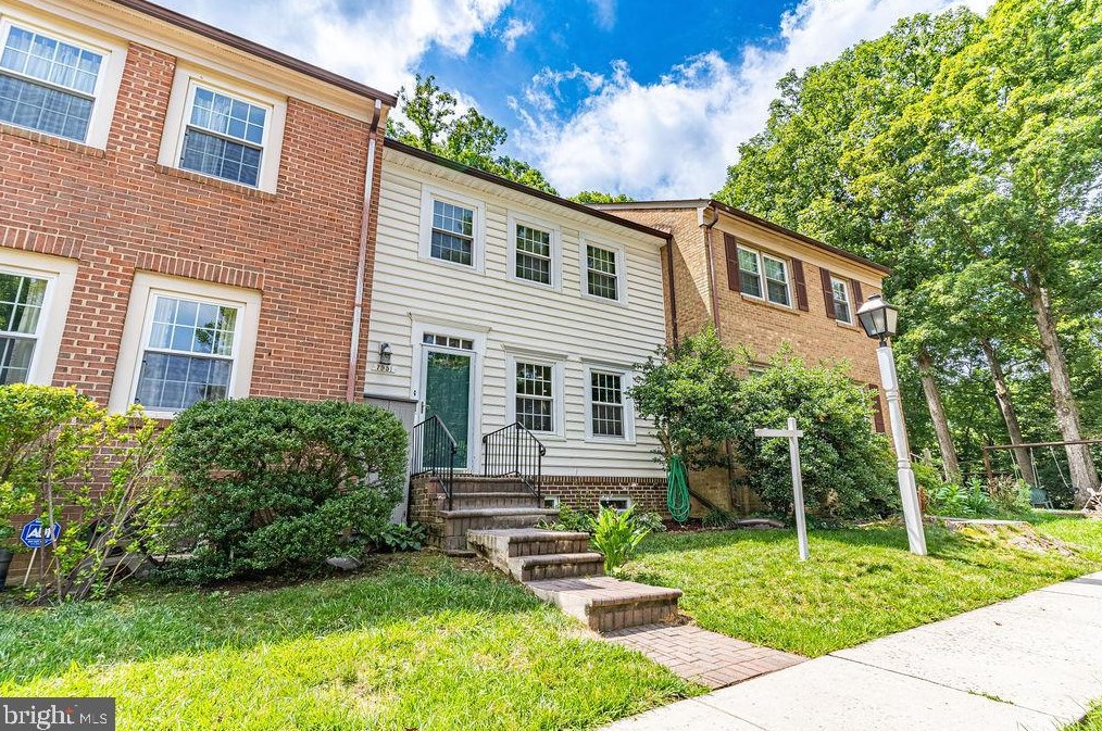 7951 Hidden Bridge Dr, Springfield, VA 22153
