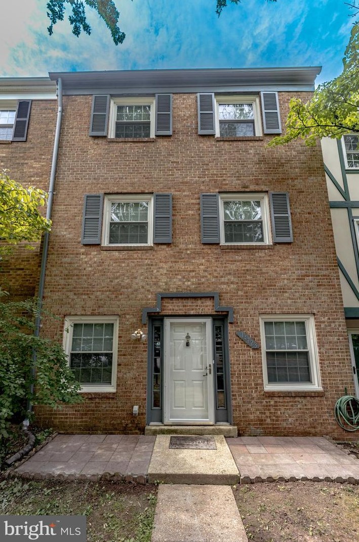 14723 Bentley Sq, Centreville, VA 20120-1841