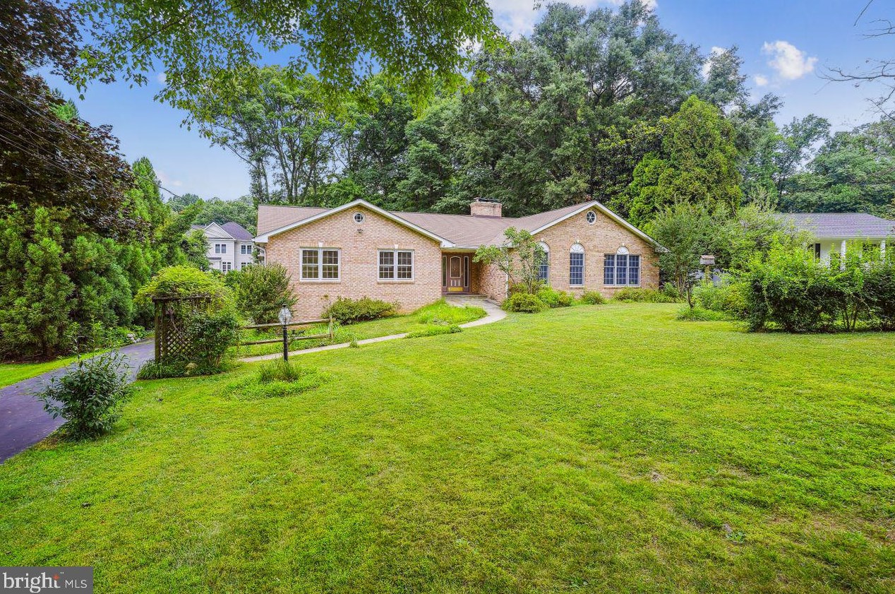 8907 Colesbury Pl, Fairfax, VA 22031-3205