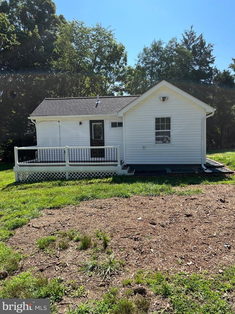 528 Utterback Store Rd, Great Falls, VA 22066