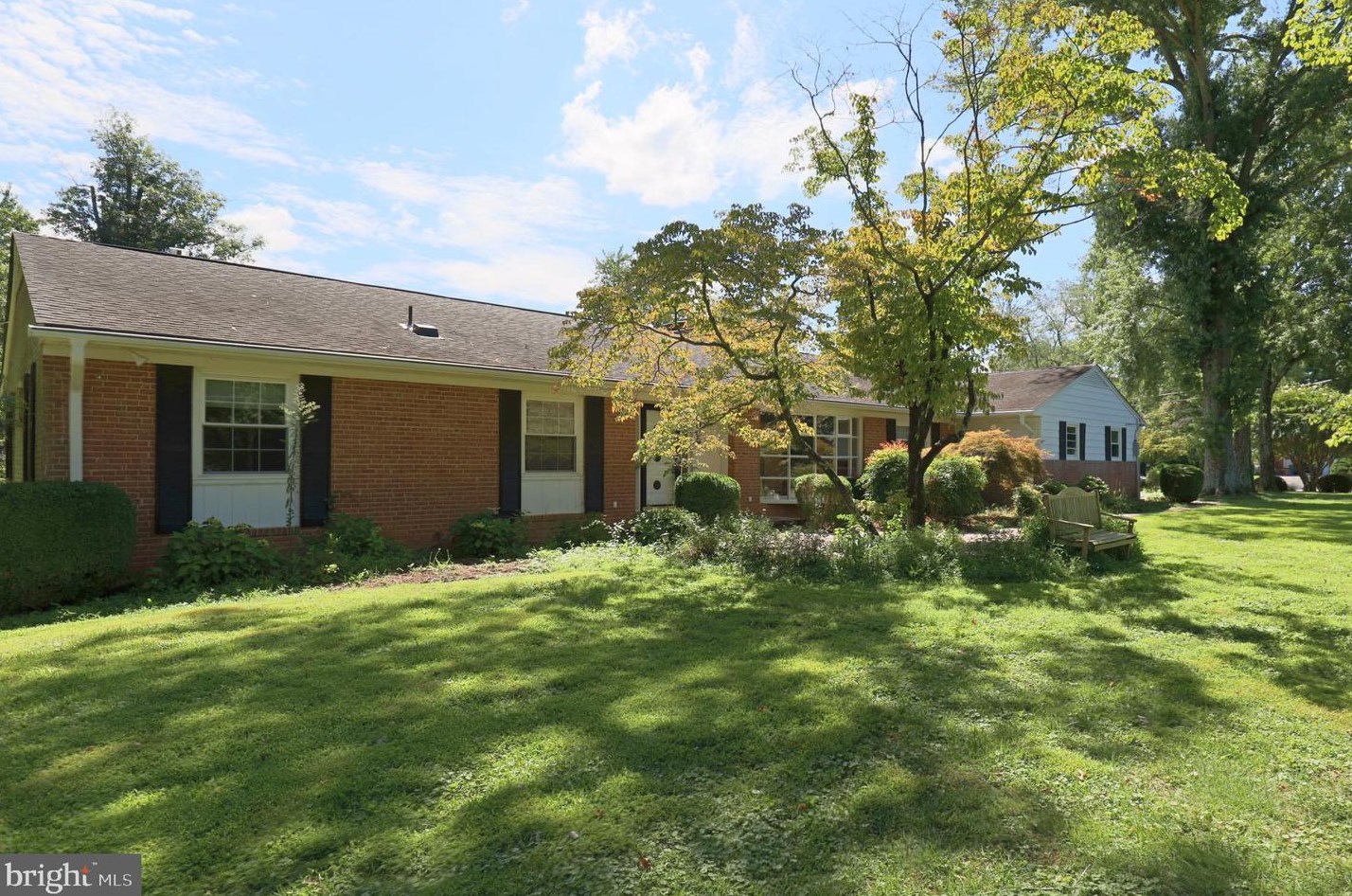 5009 Prestwick Dr, Fairfax, VA 22030-4522