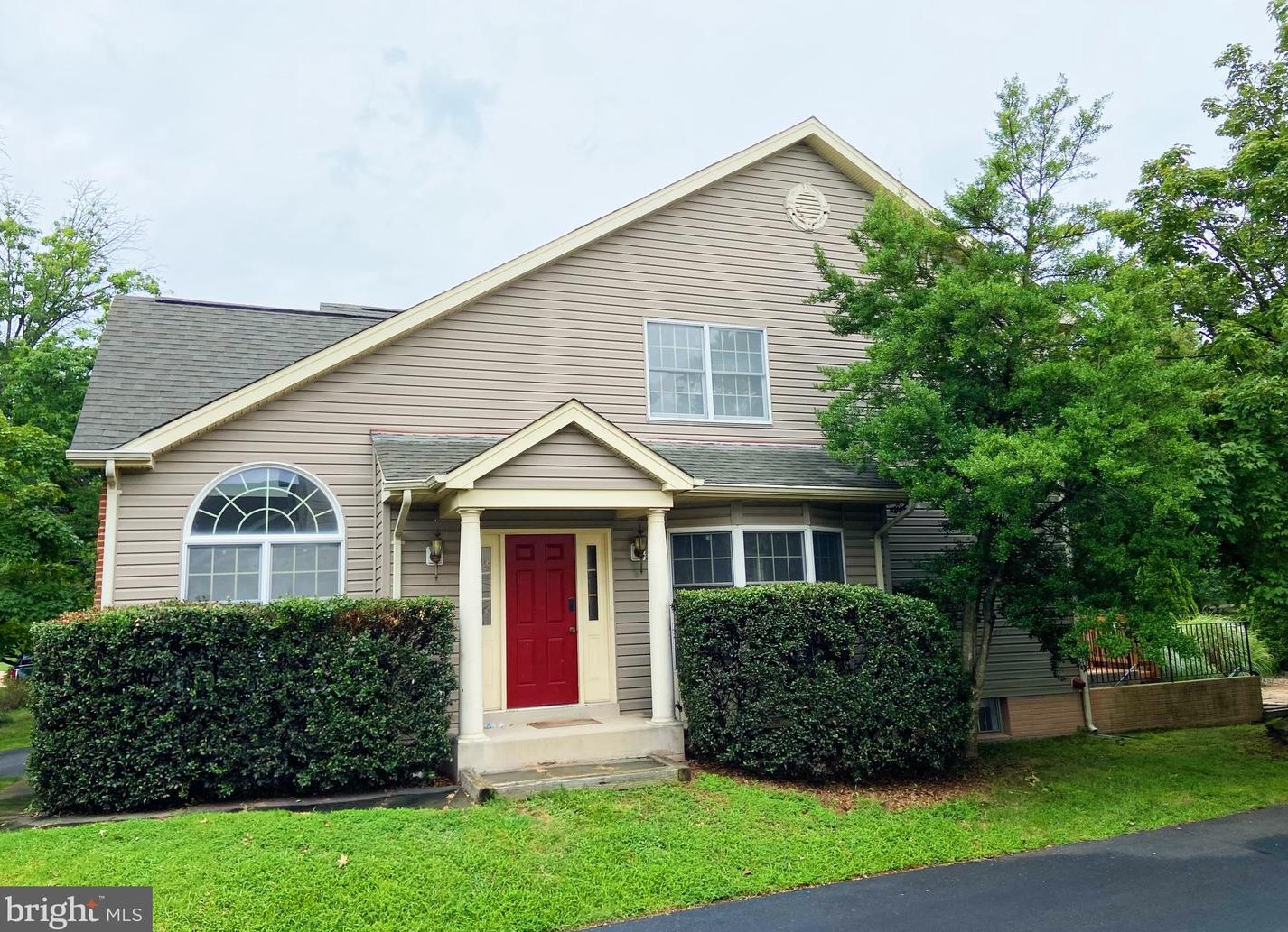3715 Millpond Ct, Fairfax, VA 22033-5311