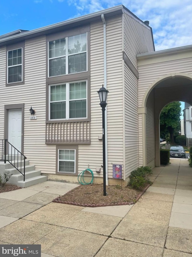 5918 Annaberg Pl # 203, Springfield, VA