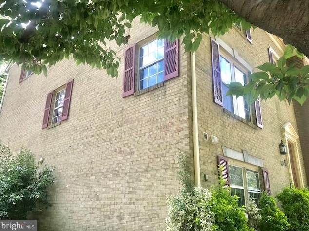 7001 Braddock Mews Pl, Springfield, VA 22151