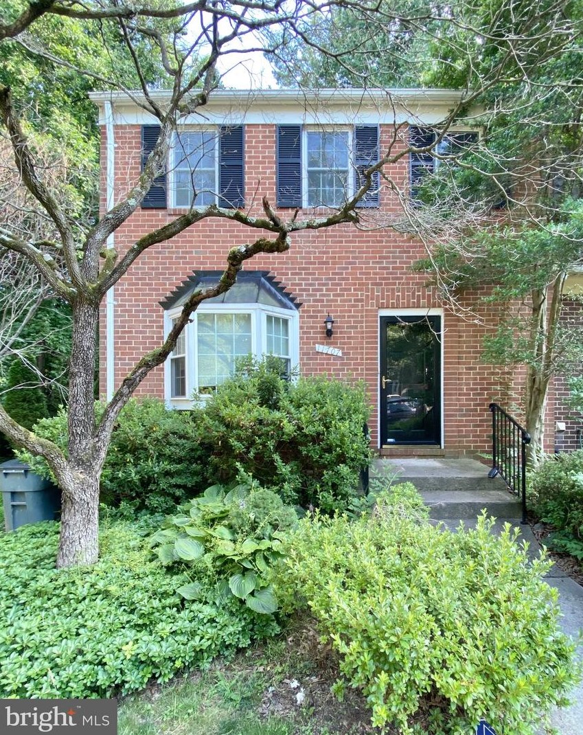 11707 Briary Branch Ct, Herndon, VA 20191
