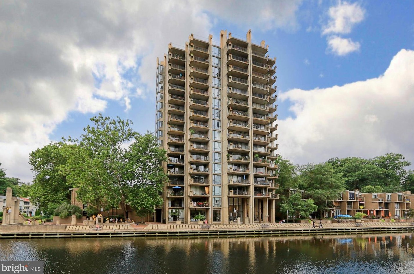 11400 Washington Plaza W #1301, Herndon, VA 20190
