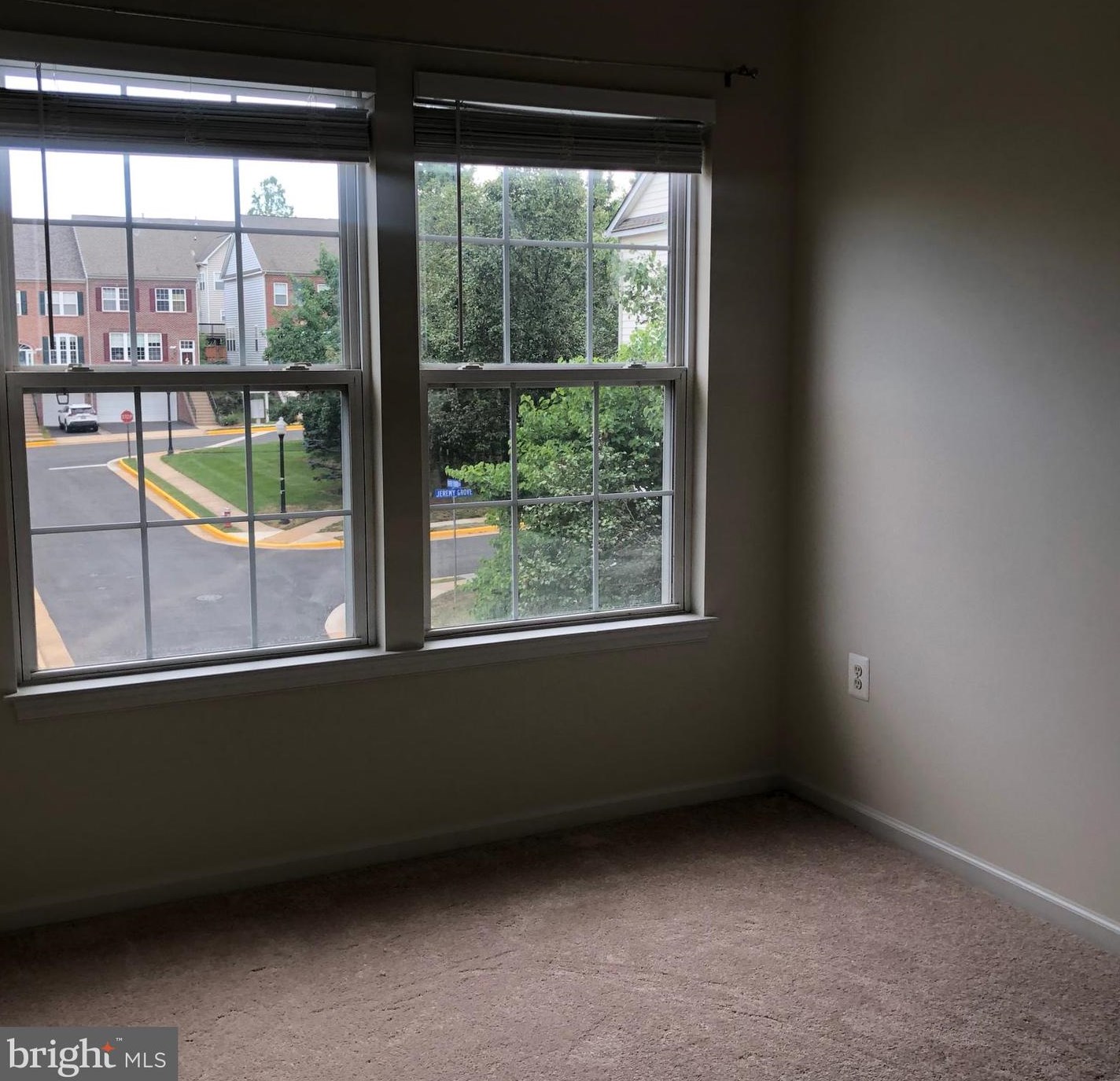 4142 River Forth Dr, Fairfax VA  22030-8558 exterior