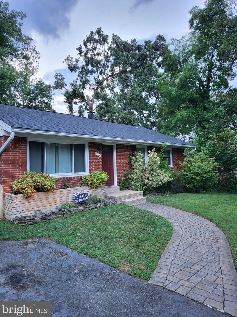 8904 Lagrange St, Lorton, VA 22079