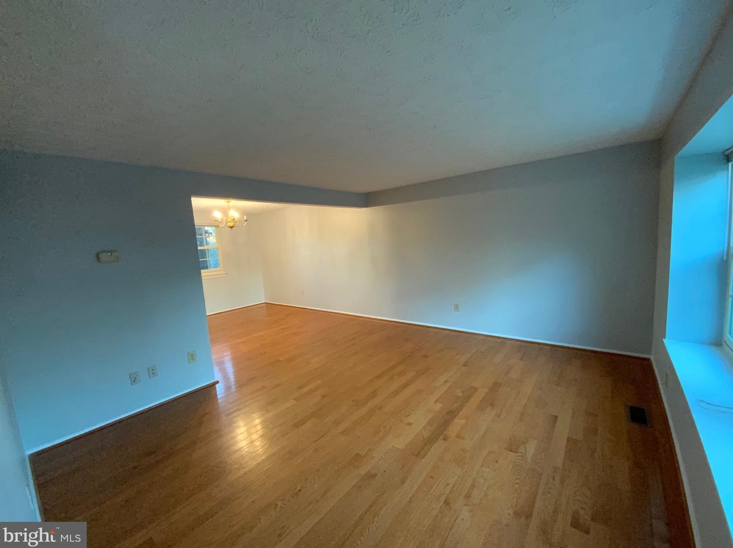 10670 John Ayres Dr, Fairfax, VA 22032-3136