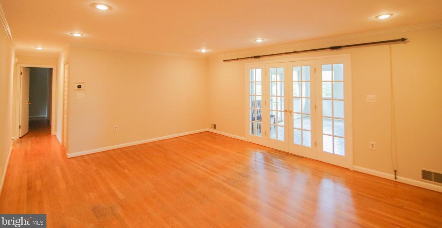 7101 Penguin Pl, Falls Church, VA 22043