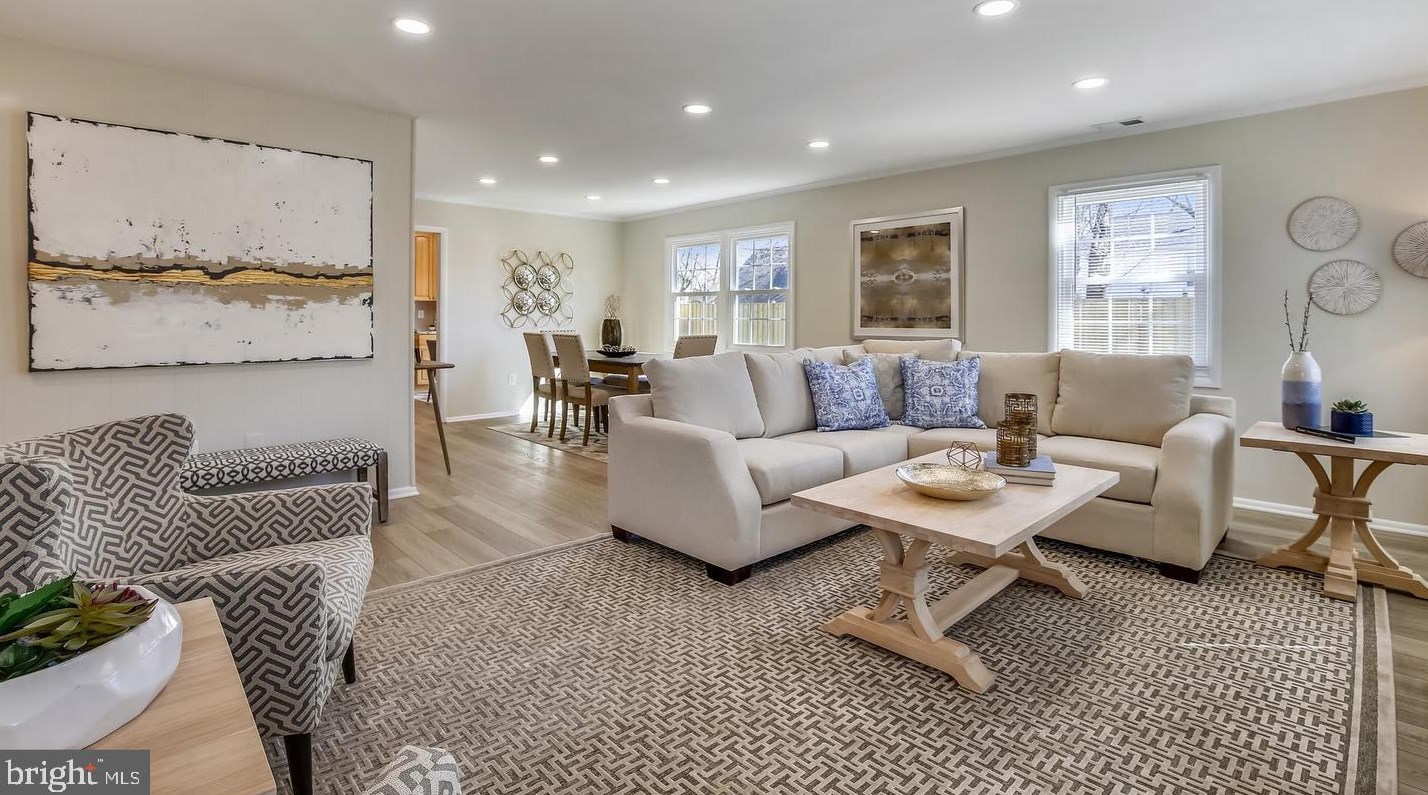 13102 Pavilion Ln, Fairfax, VA 22033