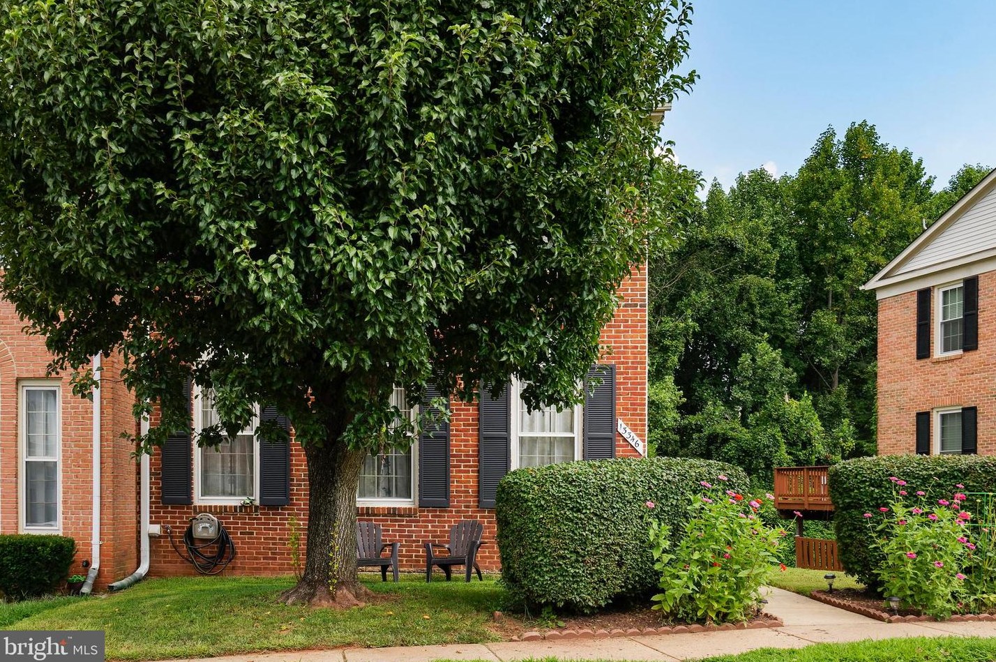 13346 Foxhole Dr, Fairfax, VA 22033
