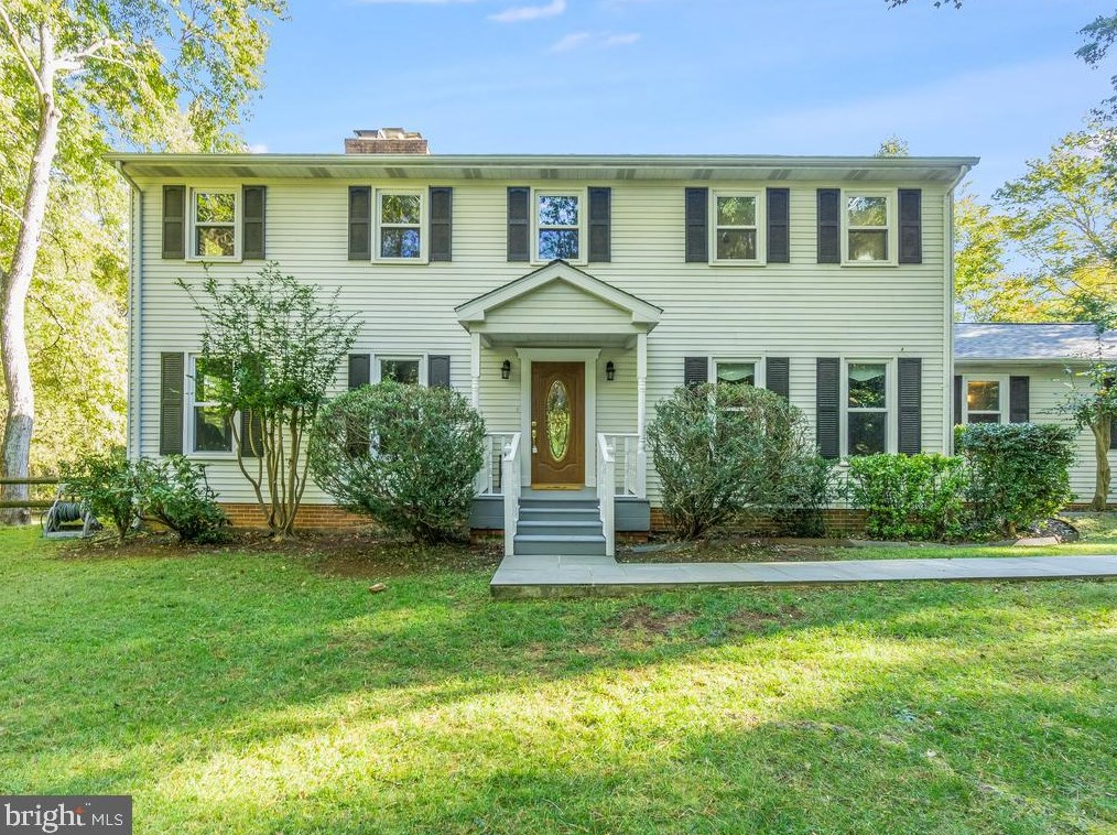 6806 Springfield Dr, Lorton, VA 22079