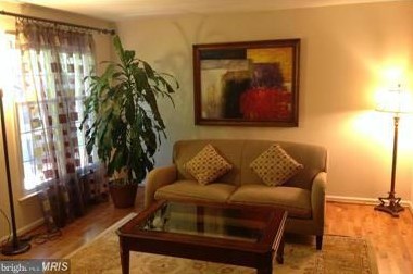 6604 Rosecroft Pl, Falls Church, VA 22043