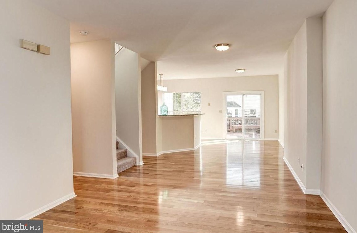 13121 Englishwood Ln, Fairfax, VA 22033