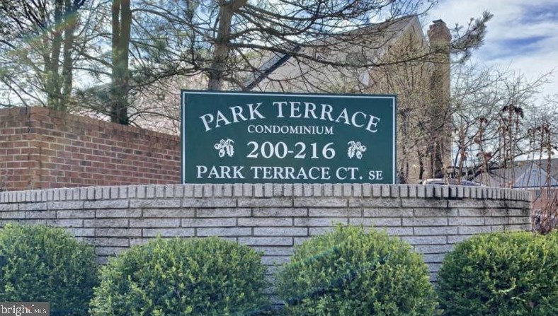 206 Park Terrace Ct, Vienna, VA 22180-5879