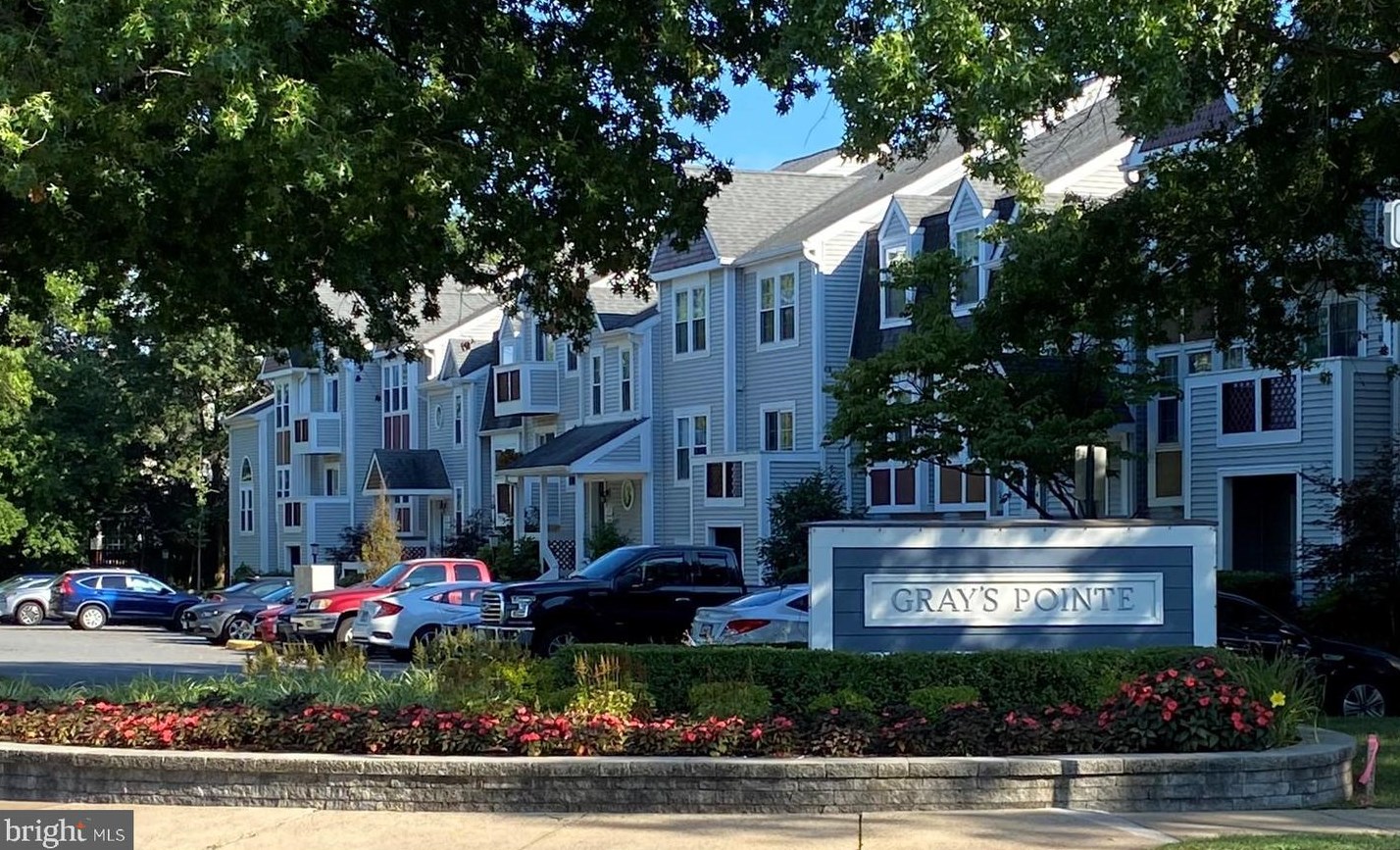 12910 Grays Pointe Rd, Fairfax VA  22033-2156 exterior