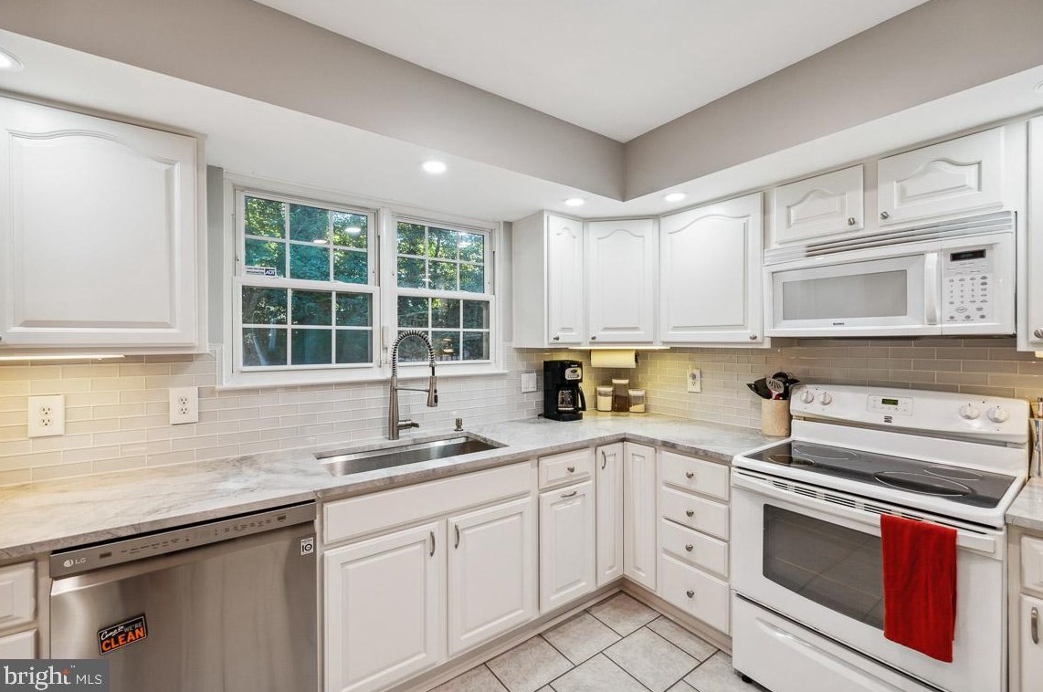 6119 Martins Landing Ct, Springfield, VA 22015-2578