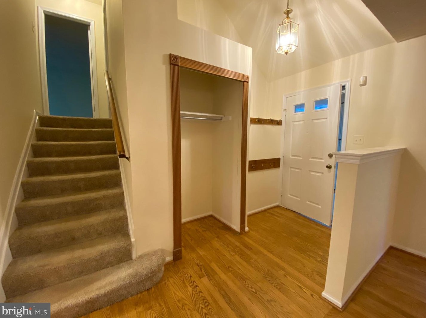 10715 Oldfield Dr, Herndon, VA 20191