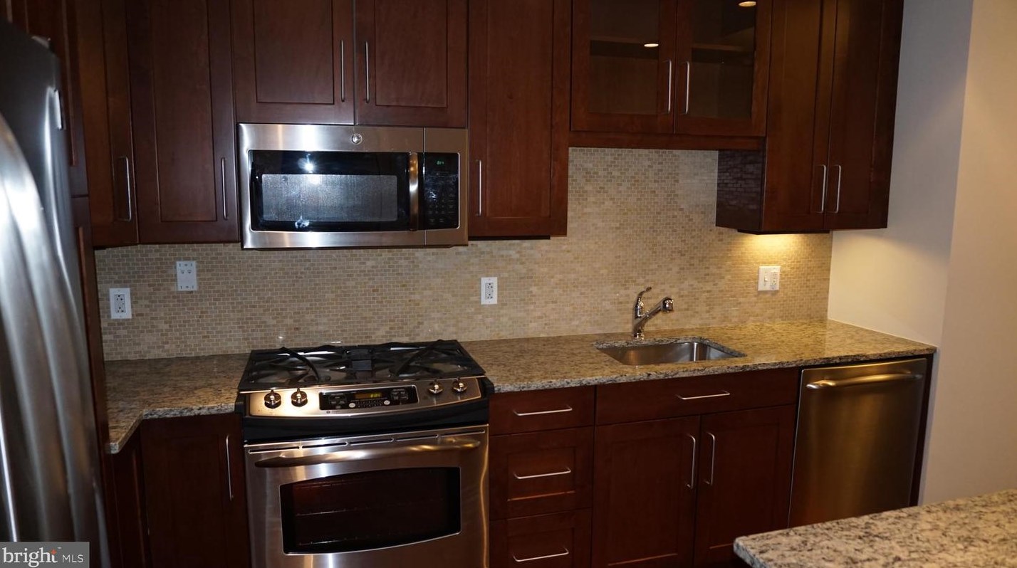 8220 Crestwood Heights Dr #408, Mc Lean, VA 22102