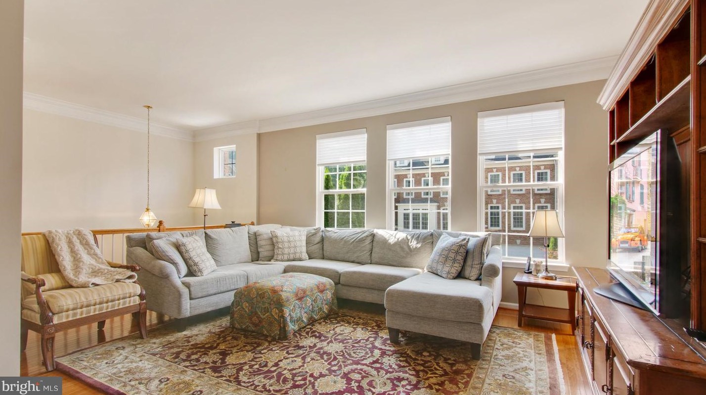 12002 Englemeade Dr, Fairfax, VA 22030-6182