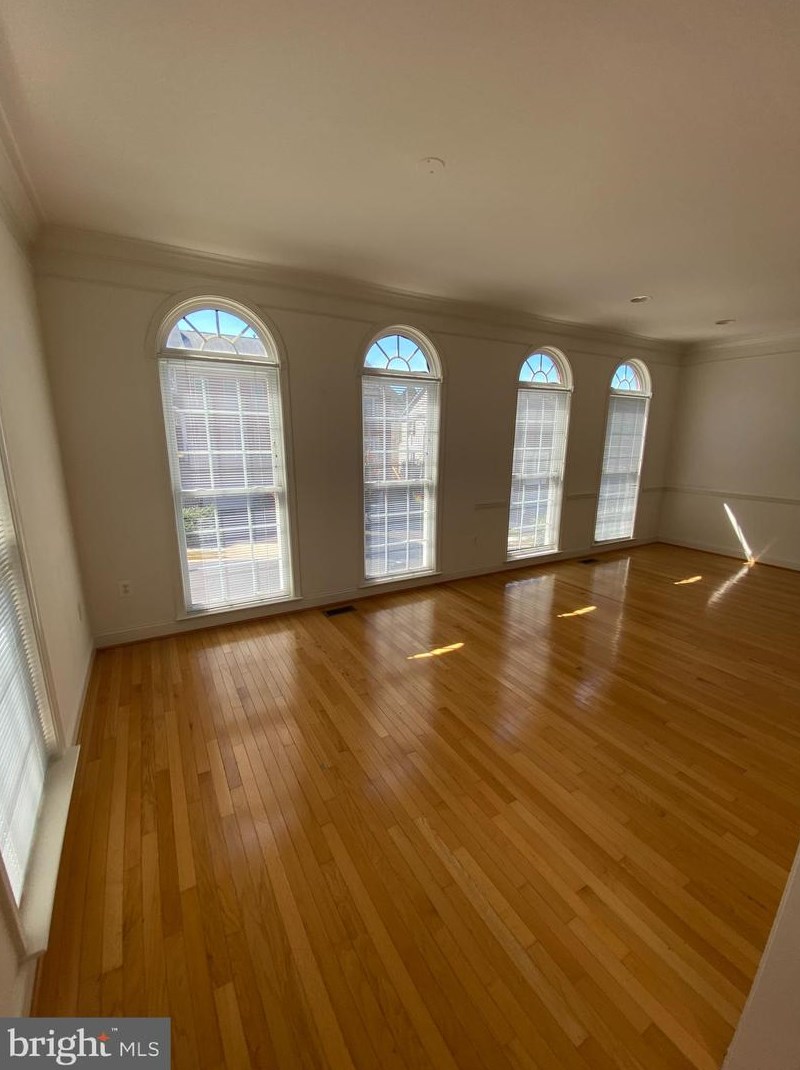 4011 Quiet Creek Dr, Fairfax, VA 22033
