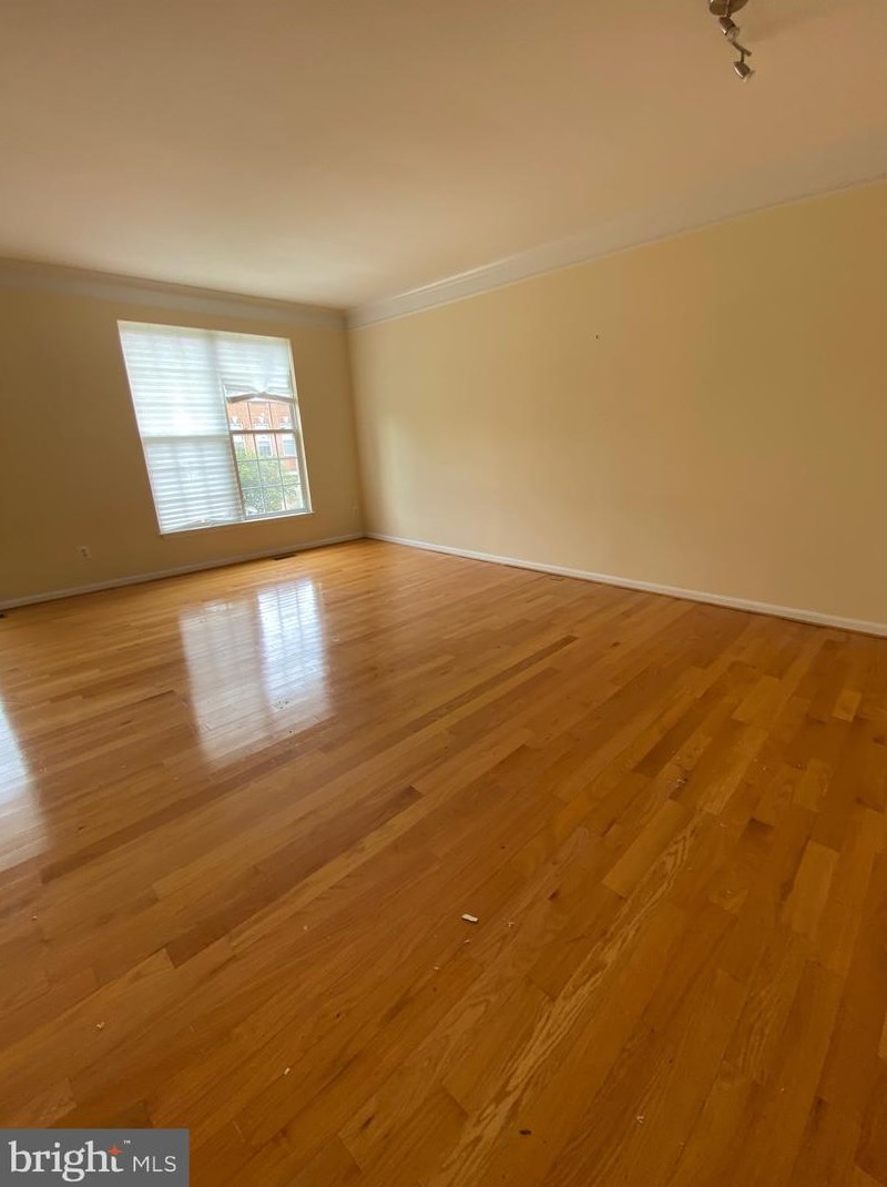 13012 Park Crescent Cir, Herndon, VA 20171